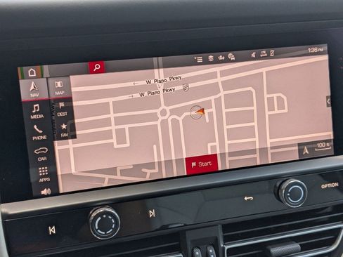 Used 2025 Porsche Macan image 18