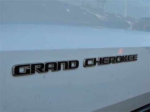 Used 2019 Jeep Grand Cherokee Laredo image 36
