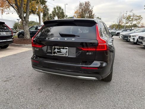 Certified 2025 Volvo V60 B5 Cross Country Plus image 14