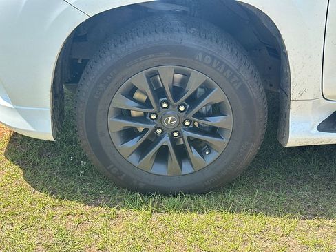Used 2022 Lexus GX 460 Premium w/ Premium Package AWD/4WD image 11