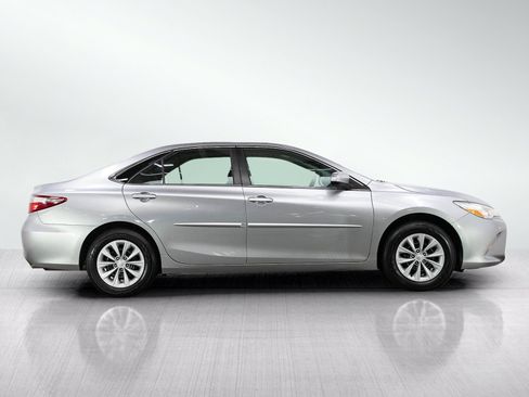 Used 2017 Toyota Camry LE FWD image 6