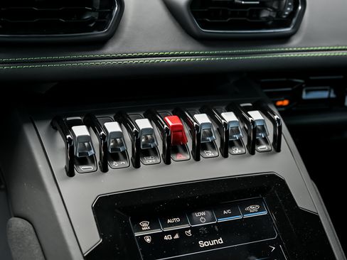 Used 2021 Lamborghini Huracan EVO RWD image 33