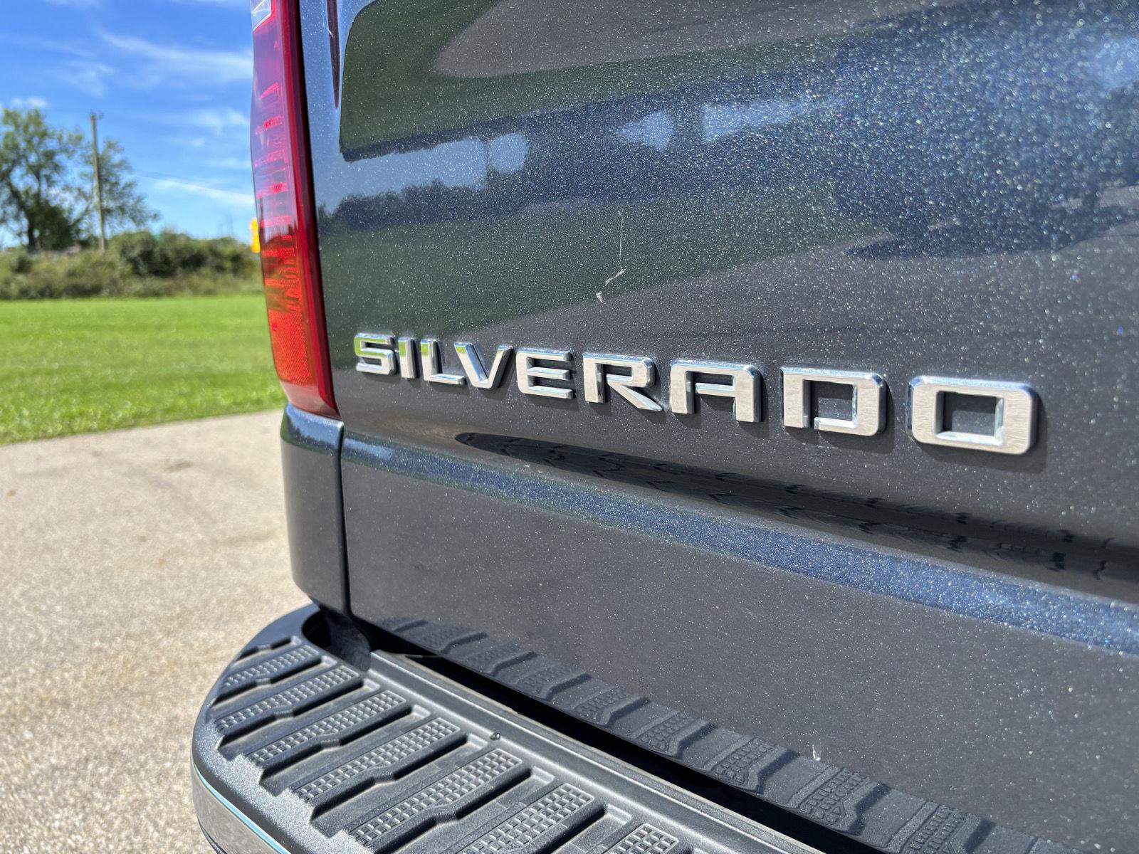 Used 2021 Chevrolet Silverado 1500 LT AWD/4WD image 12