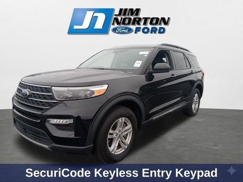 Used 2023 Ford Explorer XLT w/ Equipment Group 202A image 4