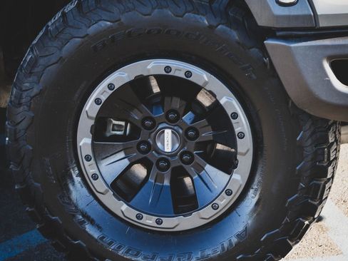 Used 2018 Ford F150 Raptor w/ Equipment Group 802A Luxury image 2