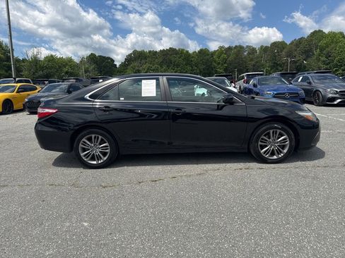 Used 2017 Toyota Camry SE FWD image 6