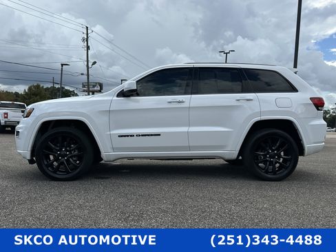 Used 2020 Jeep Grand Cherokee Altitude image 2