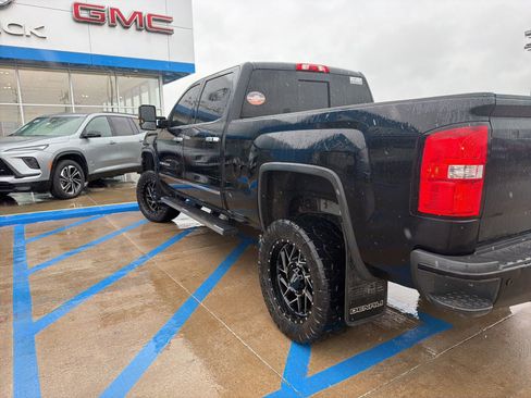 Used 2017 GMC Sierra 2500 Denali image 4