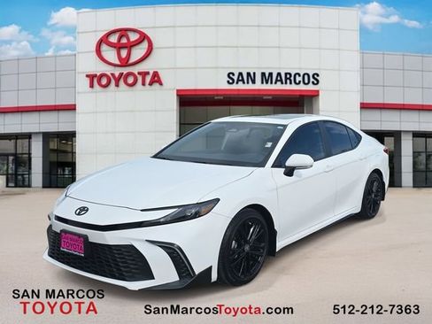 Certified 2025 Toyota Camry SE image 1
