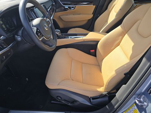 Used 2019 Volvo S90 T6 Momentum w/ Advanced Package image 19