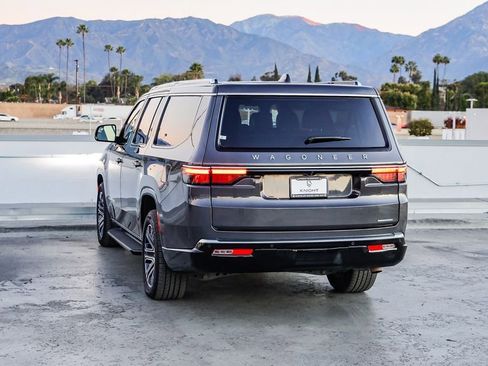 Certified 2024 Jeep Wagoneer L Series II w/ Flexible Seating Group image 7