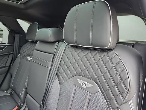 New 2025 Bentley Bentayga image 33