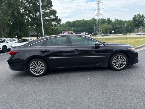 Used 2019 Toyota Avalon Limited FWD image 6