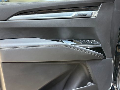 Certified 2025 Cadillac Escalade ESV Premium Luxury image 12