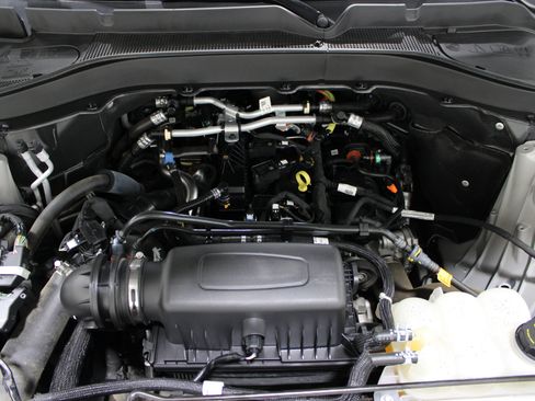 Used 2023 Ford Explorer XLT AWD/4WD image 39