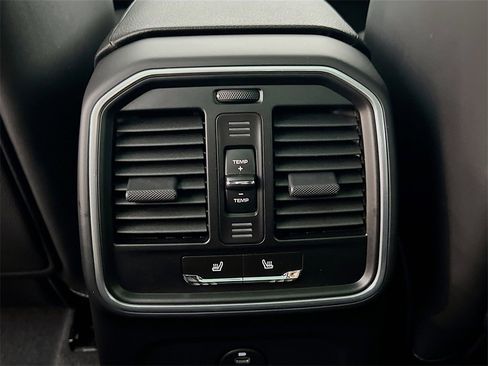 New 2026 Porsche Macan image 27