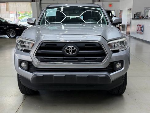 Used 2017 Toyota Tacoma SR5 w/ Tow Package AWD/4WD image 6