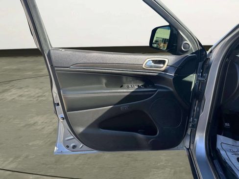 Used 2015 Jeep Grand Cherokee Limited w/ Luxury Group II image 10