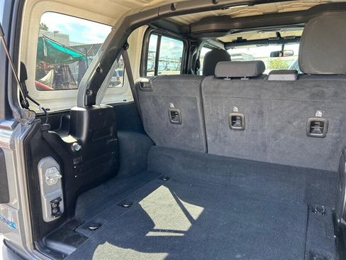 Used 2023 Jeep Wrangler Unlimited AWD/4WD image 36