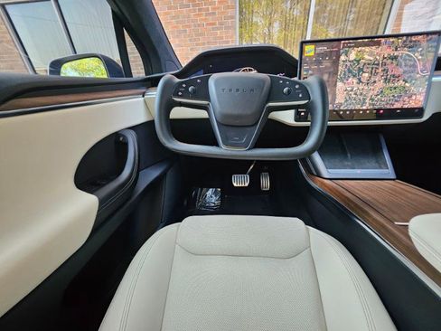 Used 2023 Tesla Model X image 5