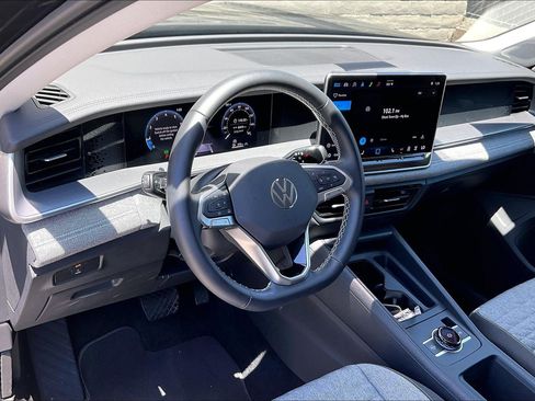 Certified 2025 Volkswagen Tiguan S AWD/4WD image 14