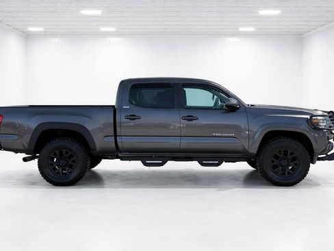 Used 2016 Toyota Tacoma SR5 w/ SR5 Appearance Package (SN) image 5