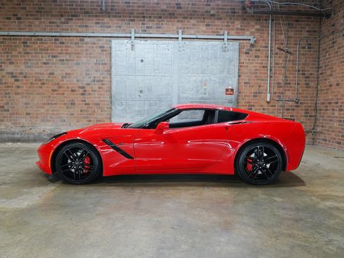 Used 2019 Chevrolet Corvette Stingray Coupe w/ Carbon Flash Badge Package RWD image 1