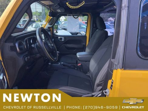 Used 2021 Jeep Wrangler Sport AWD/4WD image 4