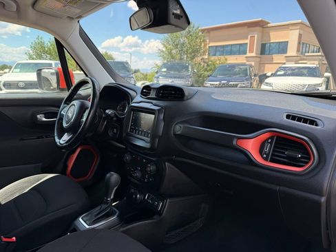 Used 2020 Jeep Renegade Latitude AWD/4WD image 28