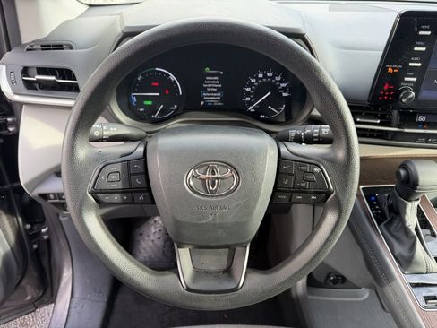 Used 2024 Toyota Sienna LE image 19