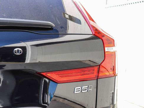 Used 2024 Volvo XC60 B5 Plus AWD/4WD image 11