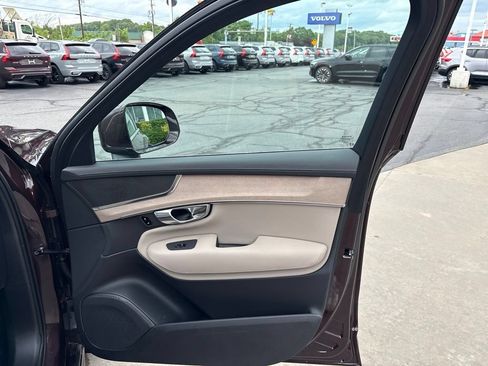 Certified 2025 Volvo XC90 B5 Core w/ Climate Package AWD/4WD image 33