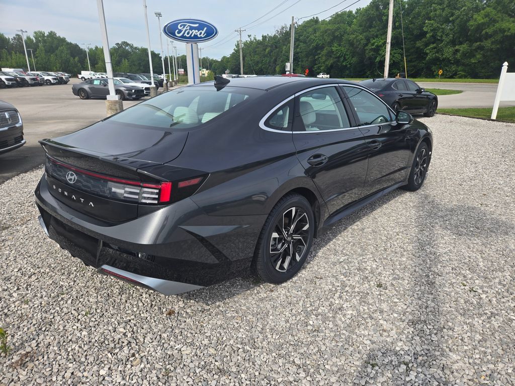 Used 2024 Hyundai Sonata SEL FWD image 4