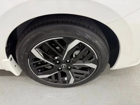 New 2025 Nissan Versa SR w/ Trunk Package image 4