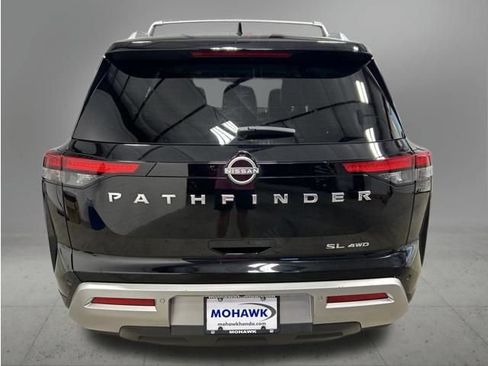 Used 2025 Nissan Pathfinder SL AWD/4WD image 4