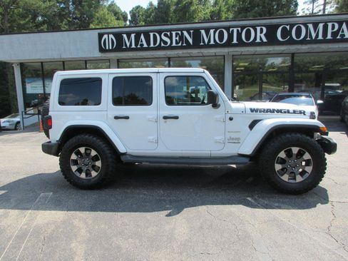 Used 2018 Jeep Wrangler Unlimited Sahara AWD/4WD image 4