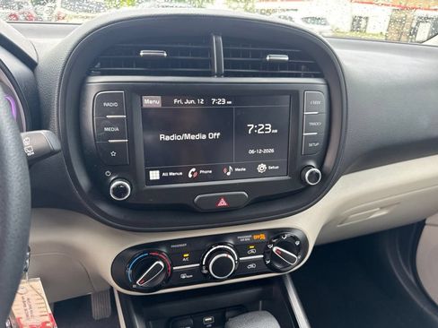 Used 2025 Kia Soul LX w/ LX Technology Package FWD image 8
