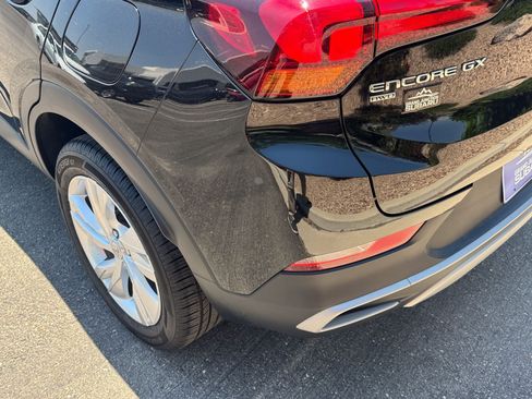 Used 2025 Buick Encore GX Preferred AWD/4WD image 11