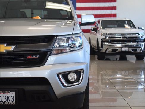 Used 2018 Chevrolet Colorado Z71 AWD/4WD image 9