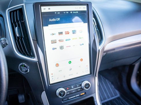 Used 2023 Ford Edge SEL image 17