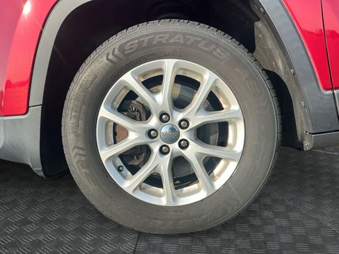 Used 2015 Jeep Cherokee Latitude AWD/4WD image 14