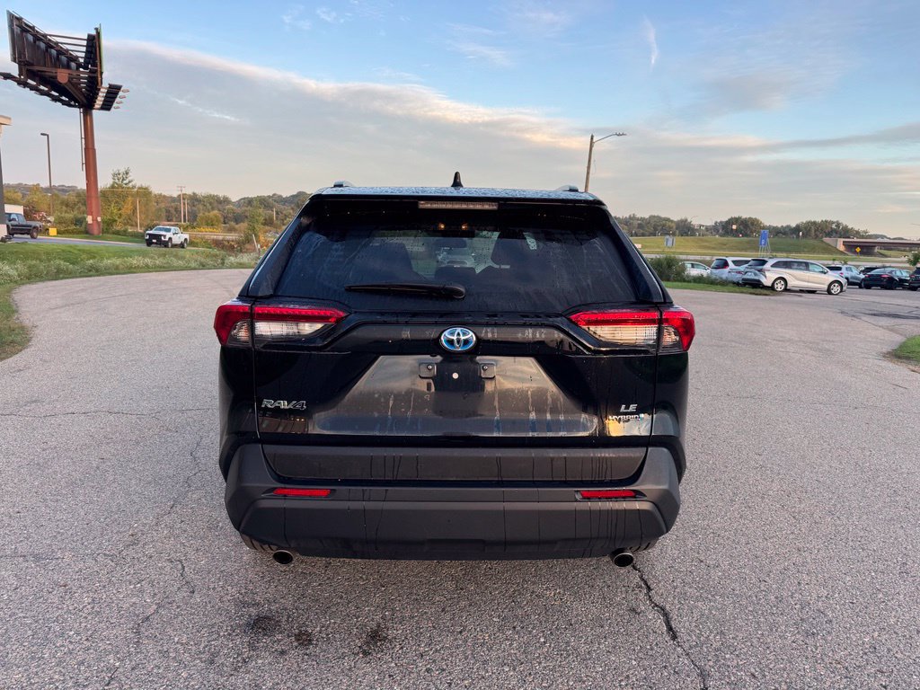 Used 2019 Toyota RAV4 LE AWD/4WD image 15