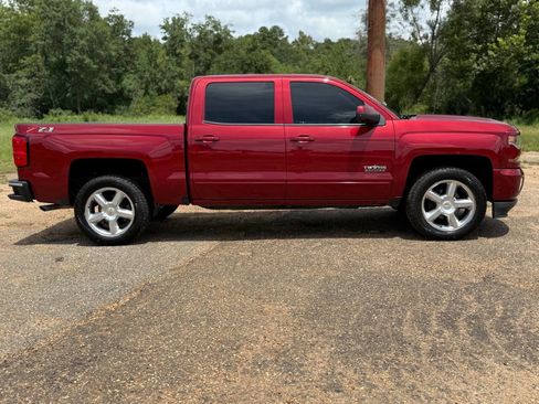 Used 2018 Chevrolet Silverado 1500 LT w/ Texas Edition image 6