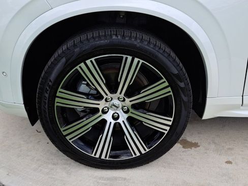 Used 2025 Volvo XC90 B5 Plus w/ Protection Package Premier image 3