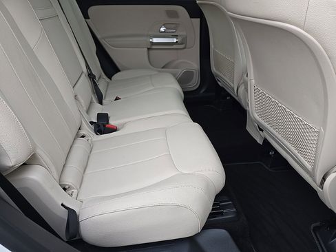 New 2025 Mercedes-Benz GLB 250 4MATIC image 37