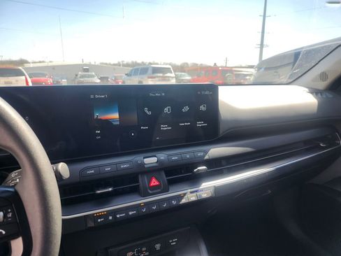 Used 2025 Kia K4 LXS image 19
