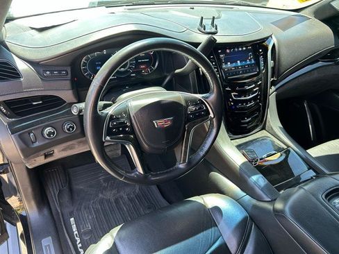 Used 2017 Cadillac Escalade Platinum AWD/4WD image 8