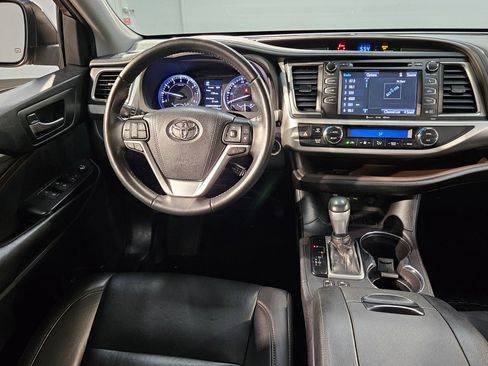 Used 2019 Toyota Highlander XLE FWD image 9
