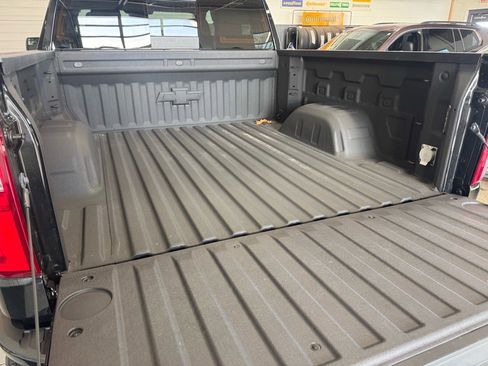 Used 2024 Chevrolet Silverado 1500 LT Trail Boss w/ Convenience Package II image 8