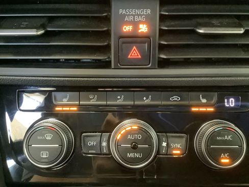 Used 2019 Volkswagen Jetta R-Line image 29